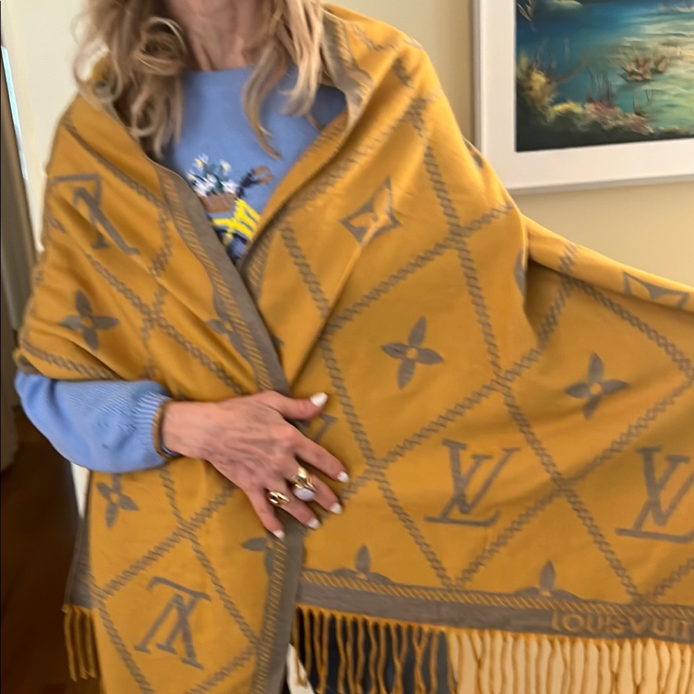 Louis Vuitton Yellow and Gray Patterned reversable cashmere/silk scarf